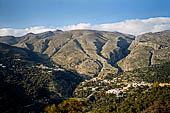 Creta - il paesaggio montuoso a Sud di Retimo. inciso da profondissime gole, nei presso di Plakias.